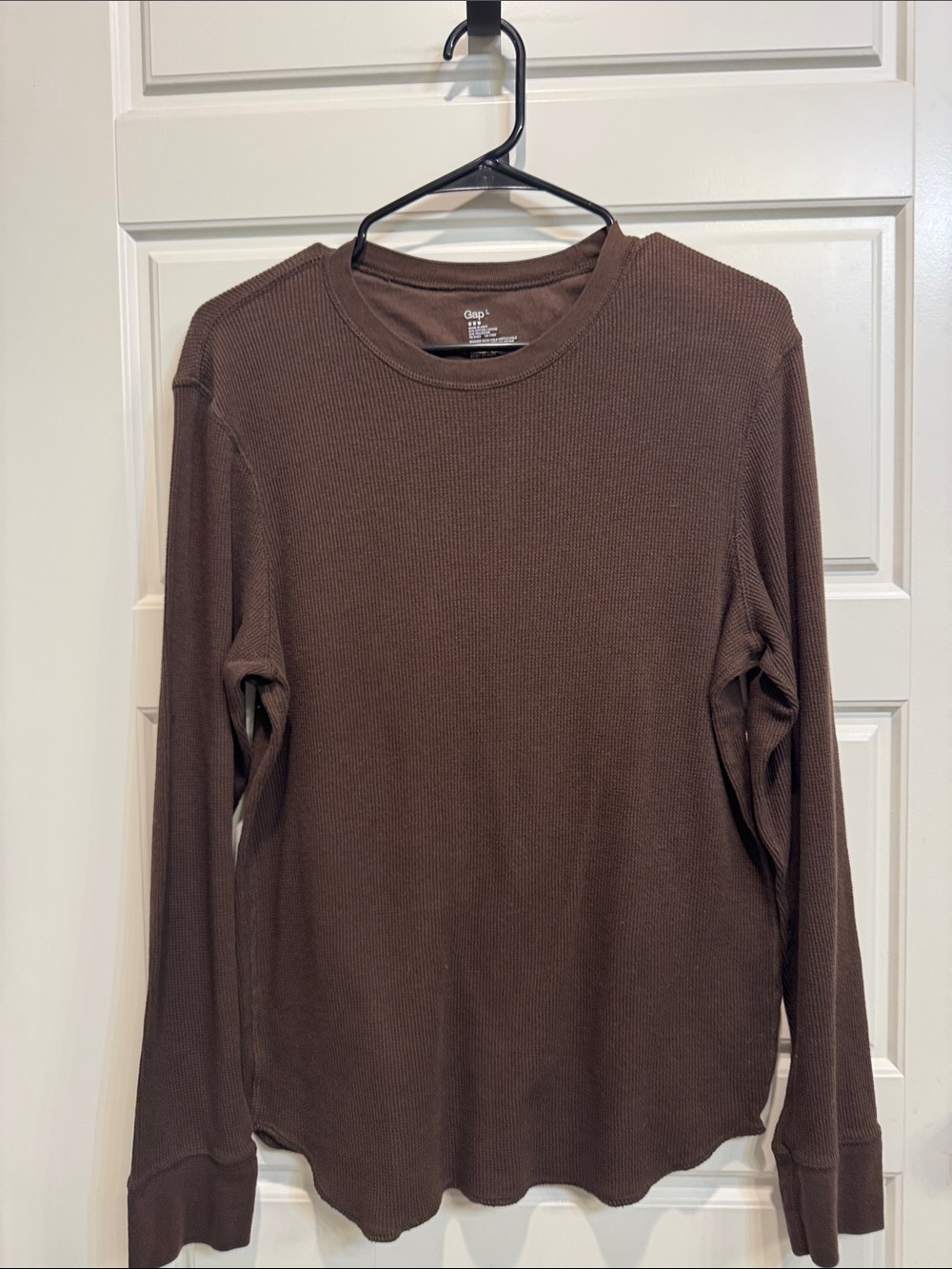 GAP Men's Long-Sleeve Waffle Thermal Shirt in Brown